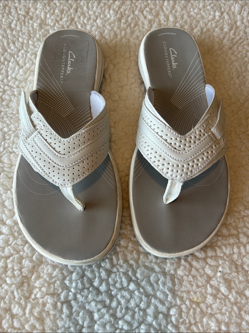 Women’s Clarks Cloudstepper White Perforated Thong Sandals